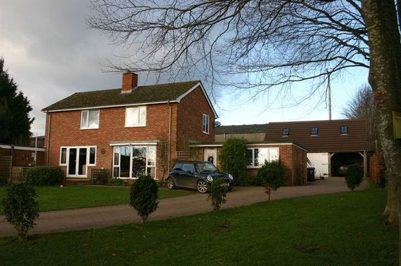 4 bedroom Property f...